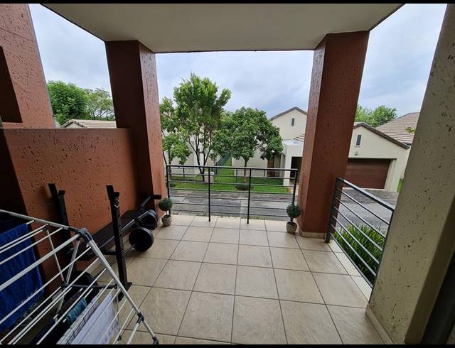 2 BEDROOM APARTMENT FOR SALE IN BRYANSTON